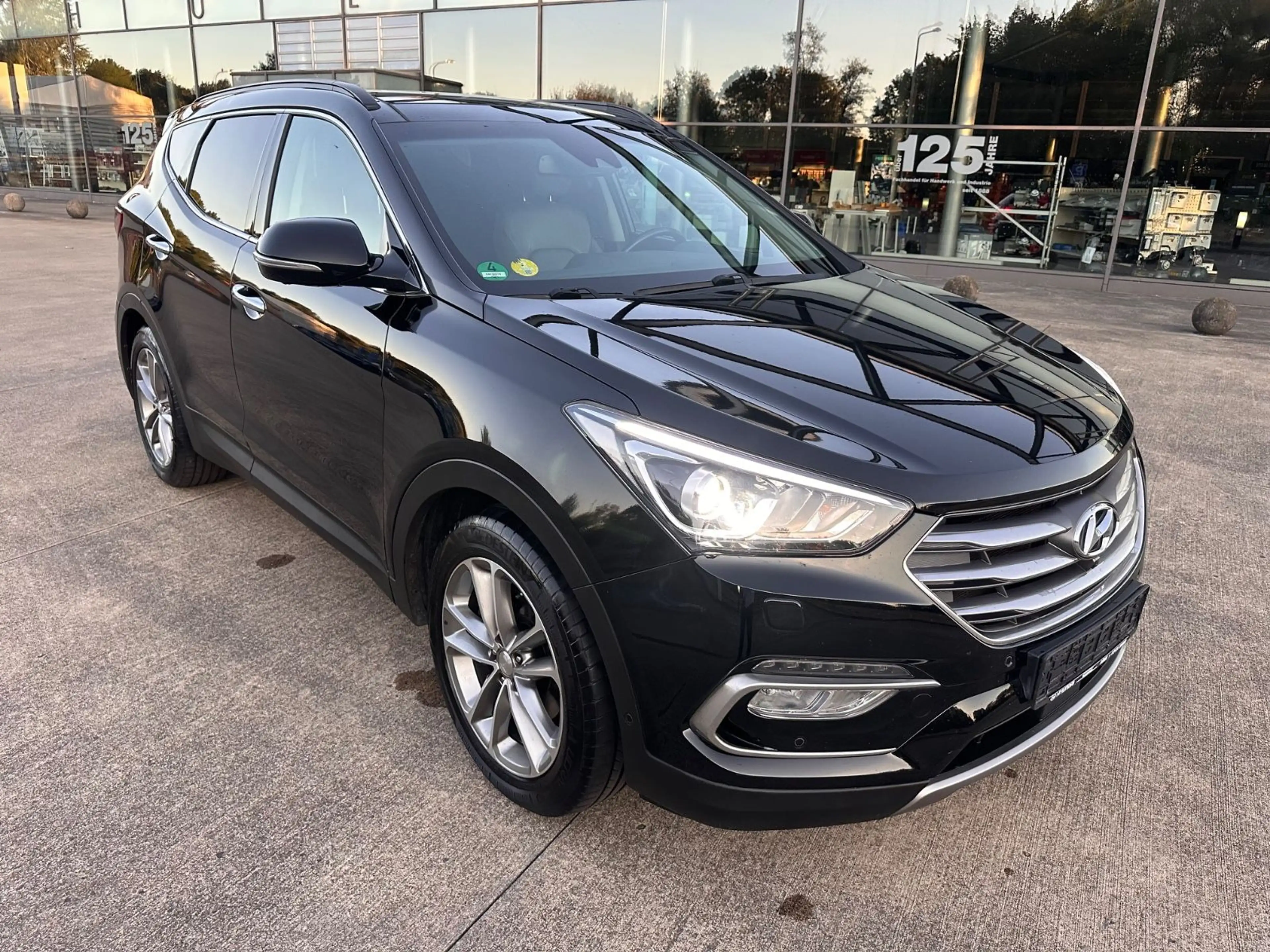 Hyundai SANTA FE blue Premium 4WD*AHK*7Si*Pano*360Cam. — photo 2