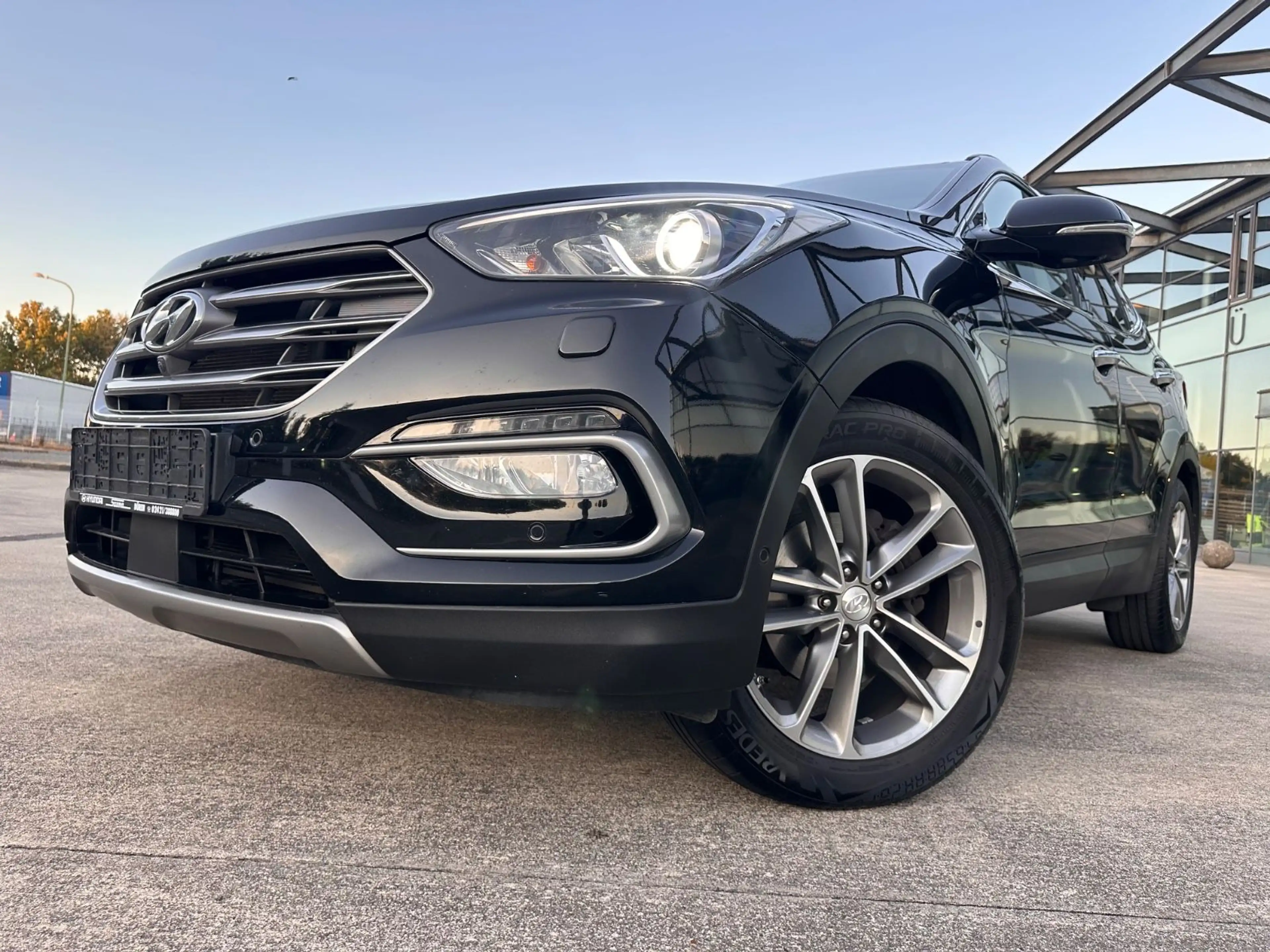 Hyundai SANTA FE blue Premium 4WD*AHK*7Si*Pano*360Cam. — photo 12