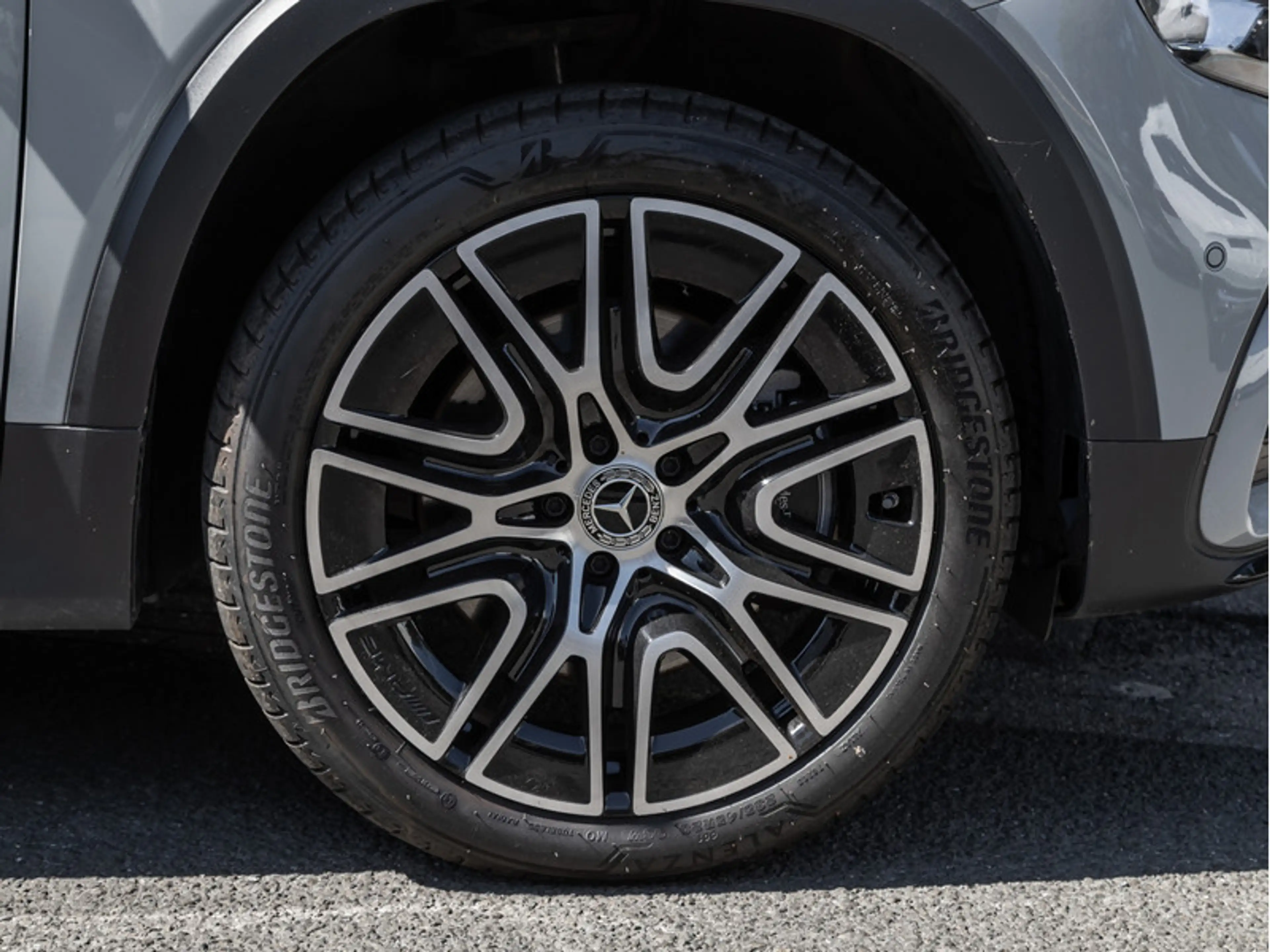 Mercedes-Benz GLB 250 4M AMG-Sport/Pano/AHK/Night/MBeam/Distr — photo 9