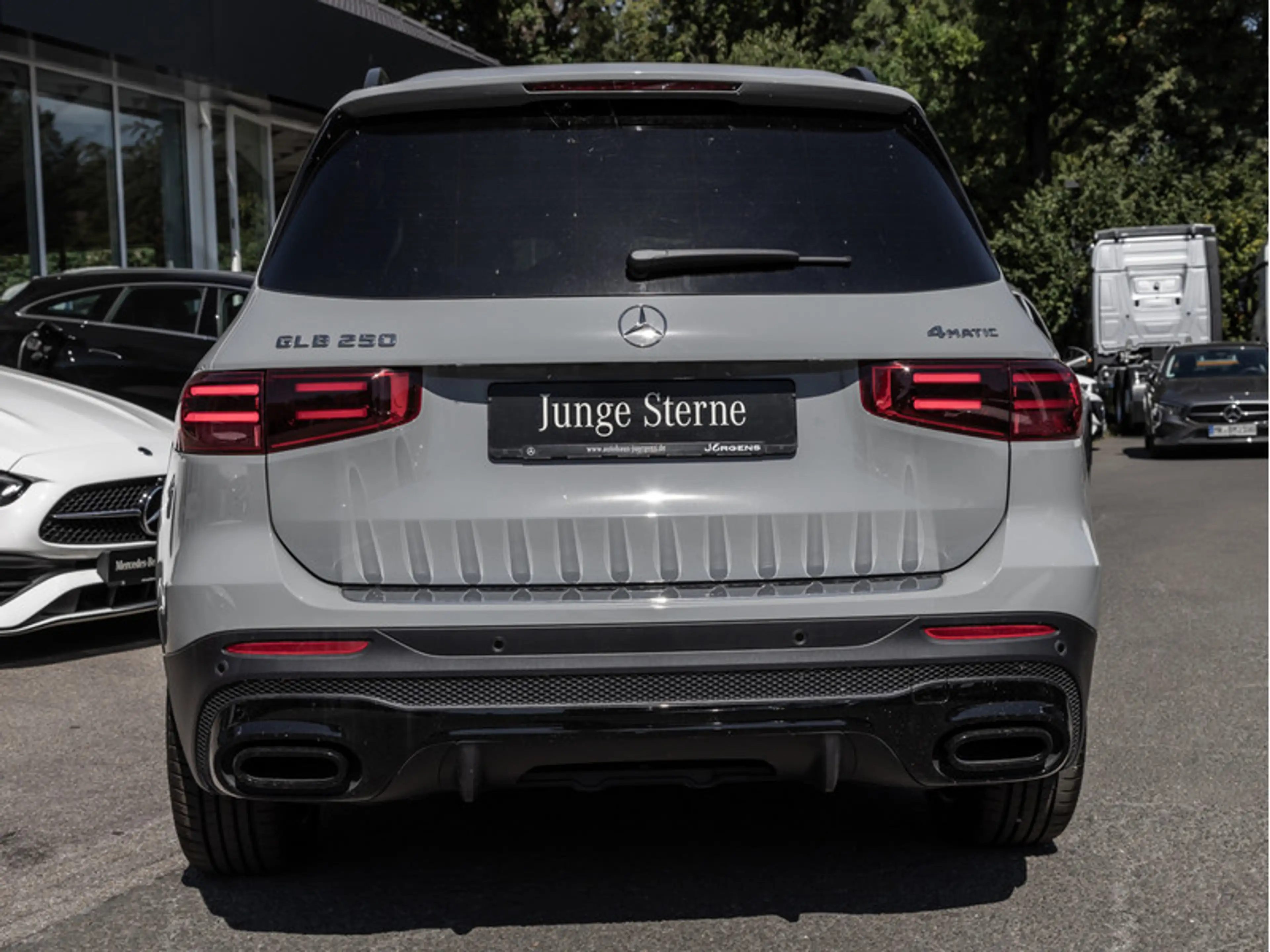 Mercedes-Benz GLB 250 4M AMG-Sport/Pano/AHK/Night/MBeam/Distr — photo 6