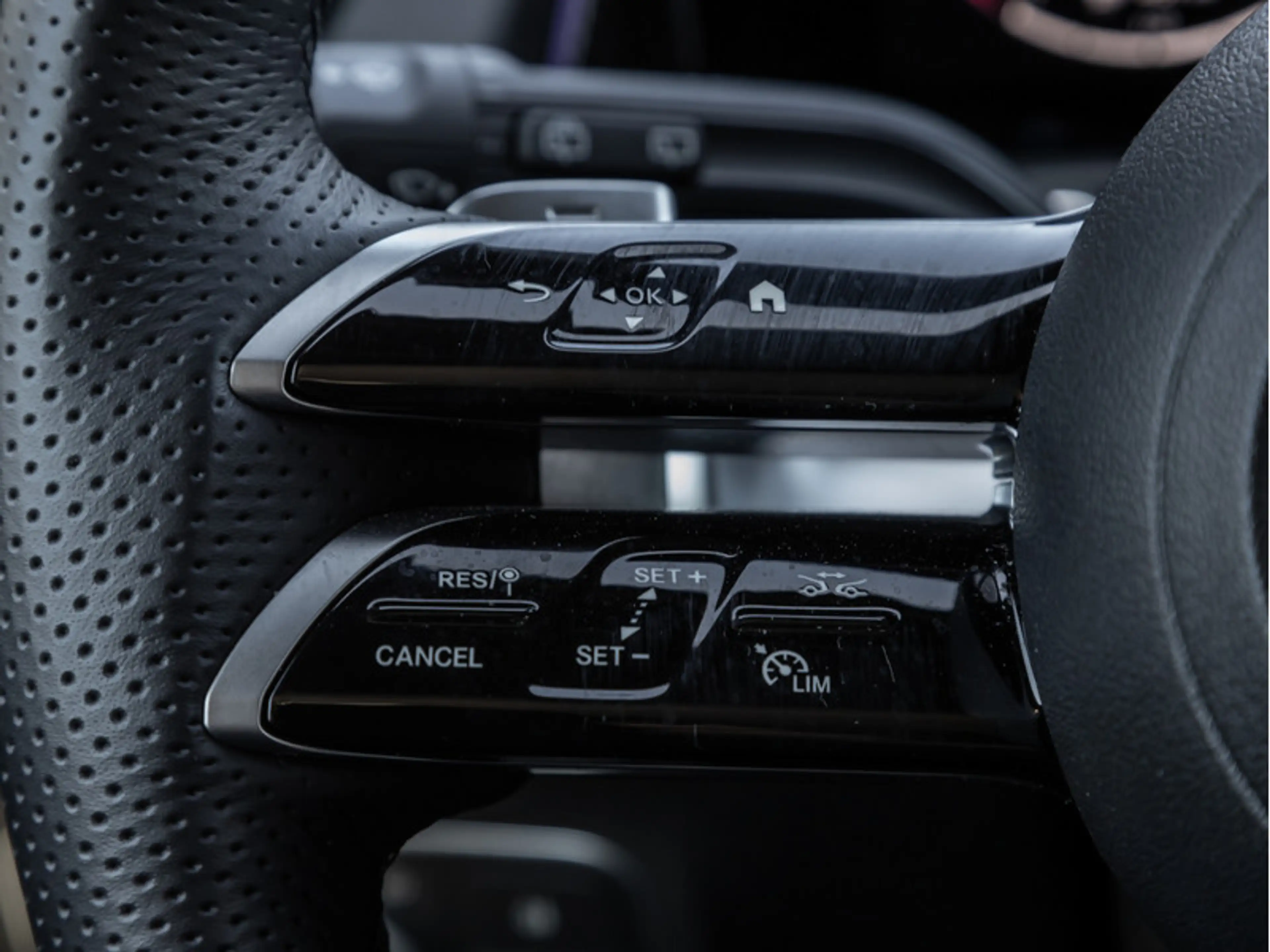 Mercedes-Benz GLB 250 4M AMG-Sport/Pano/AHK/Night/MBeam/Distr — photo 21