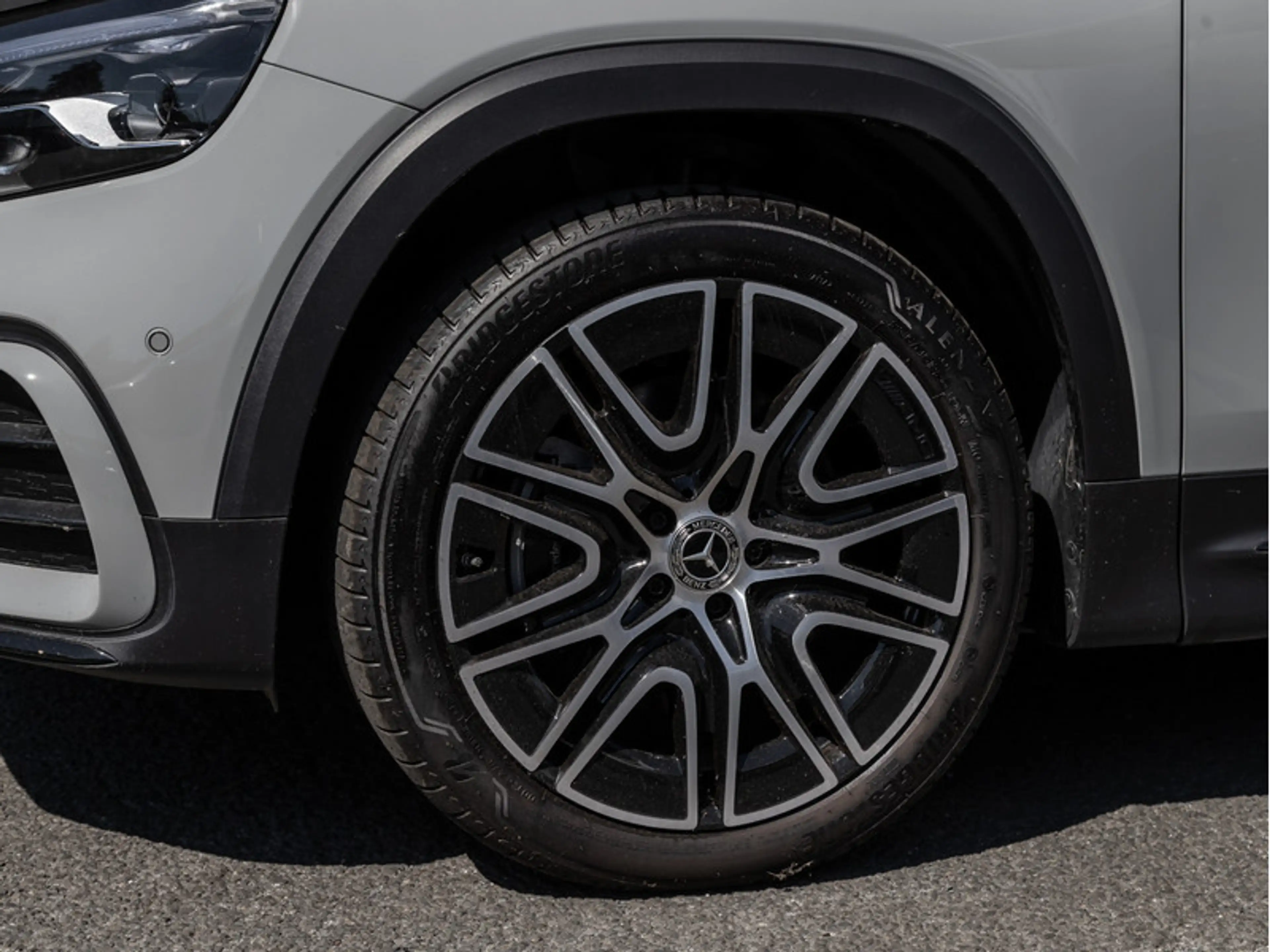 Mercedes-Benz GLB 250 4M AMG-Sport/Pano/AHK/Night/MBeam/Distr — photo 4