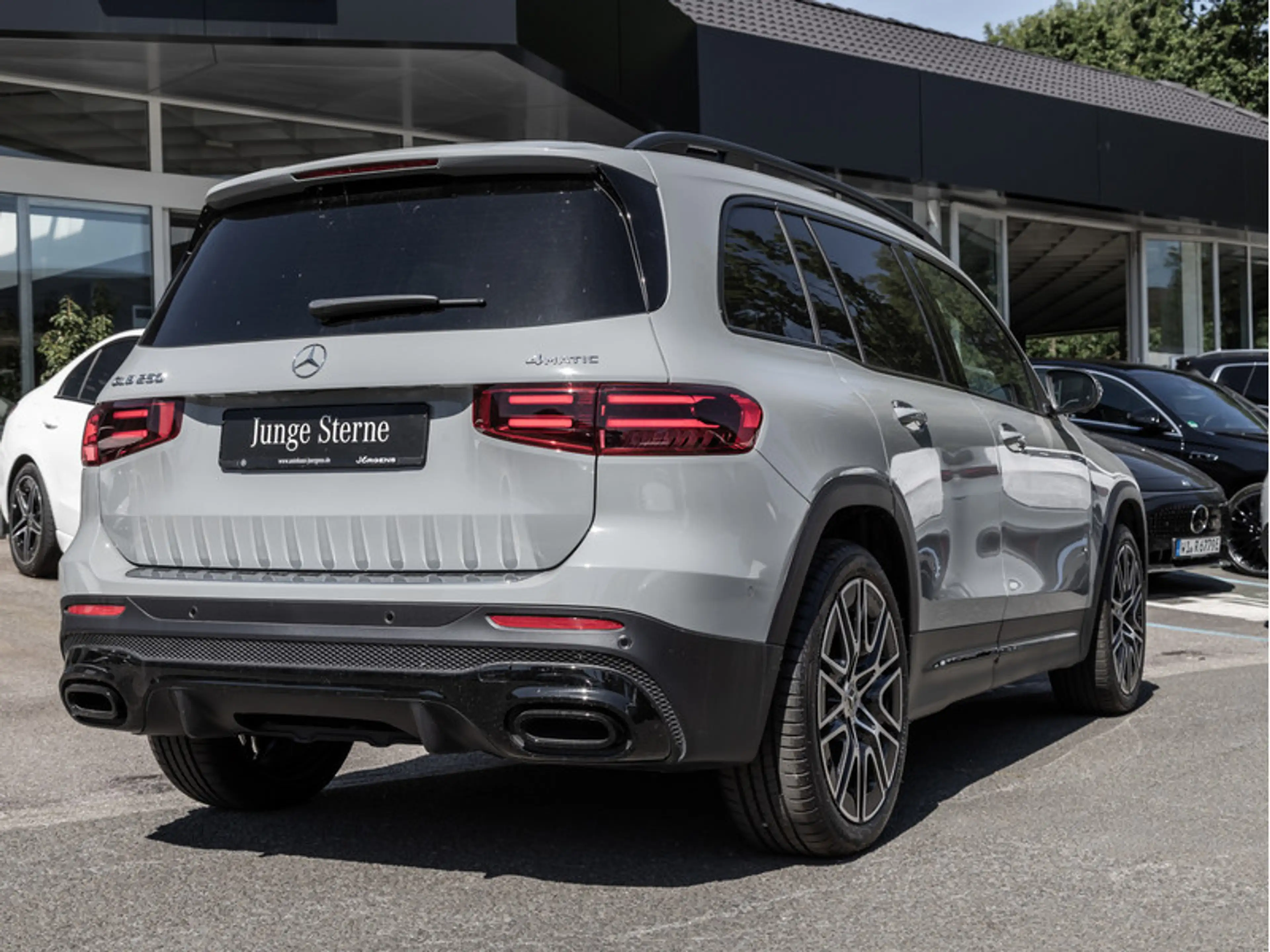 Mercedes-Benz GLB 250 4M AMG-Sport/Pano/AHK/Night/MBeam/Distr — photo 5