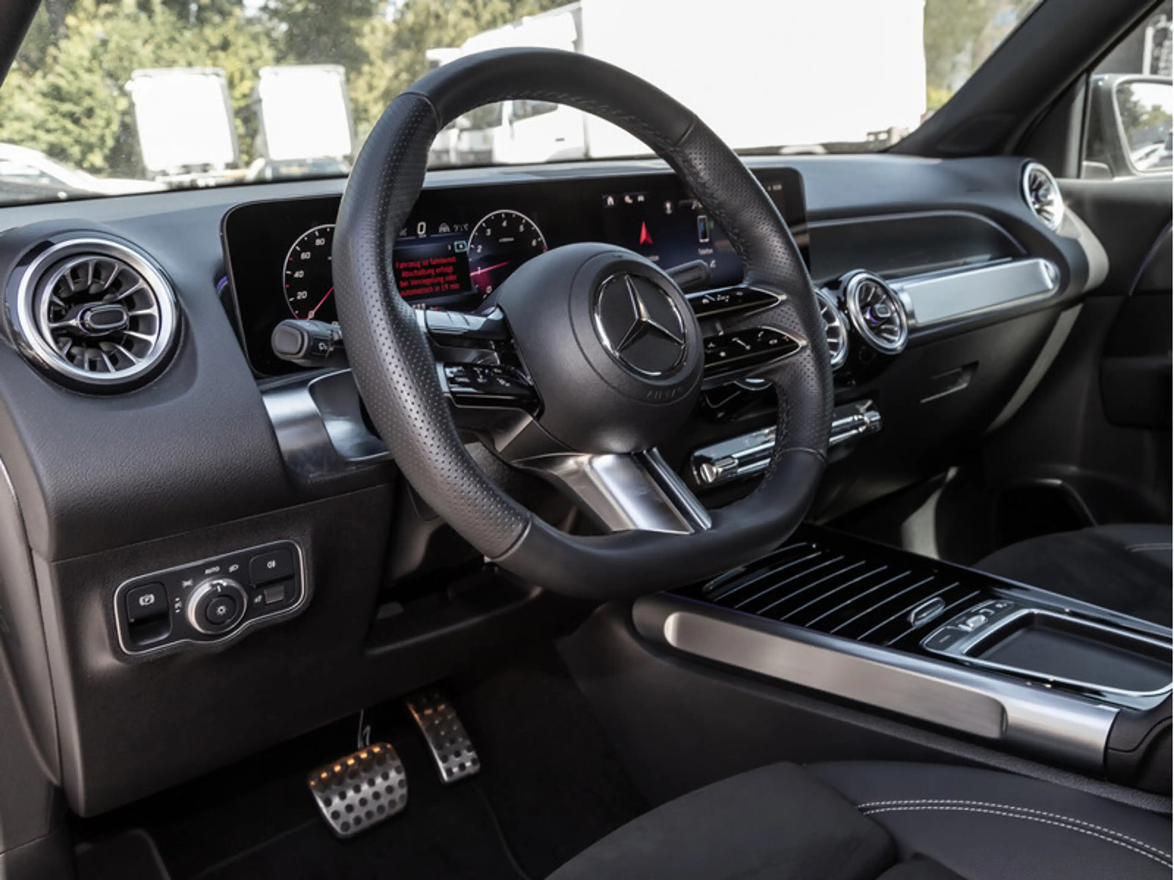 Mercedes-Benz GLB 250 4M AMG-Sport/Pano/AHK/Night/MBeam/Distr — photo 14