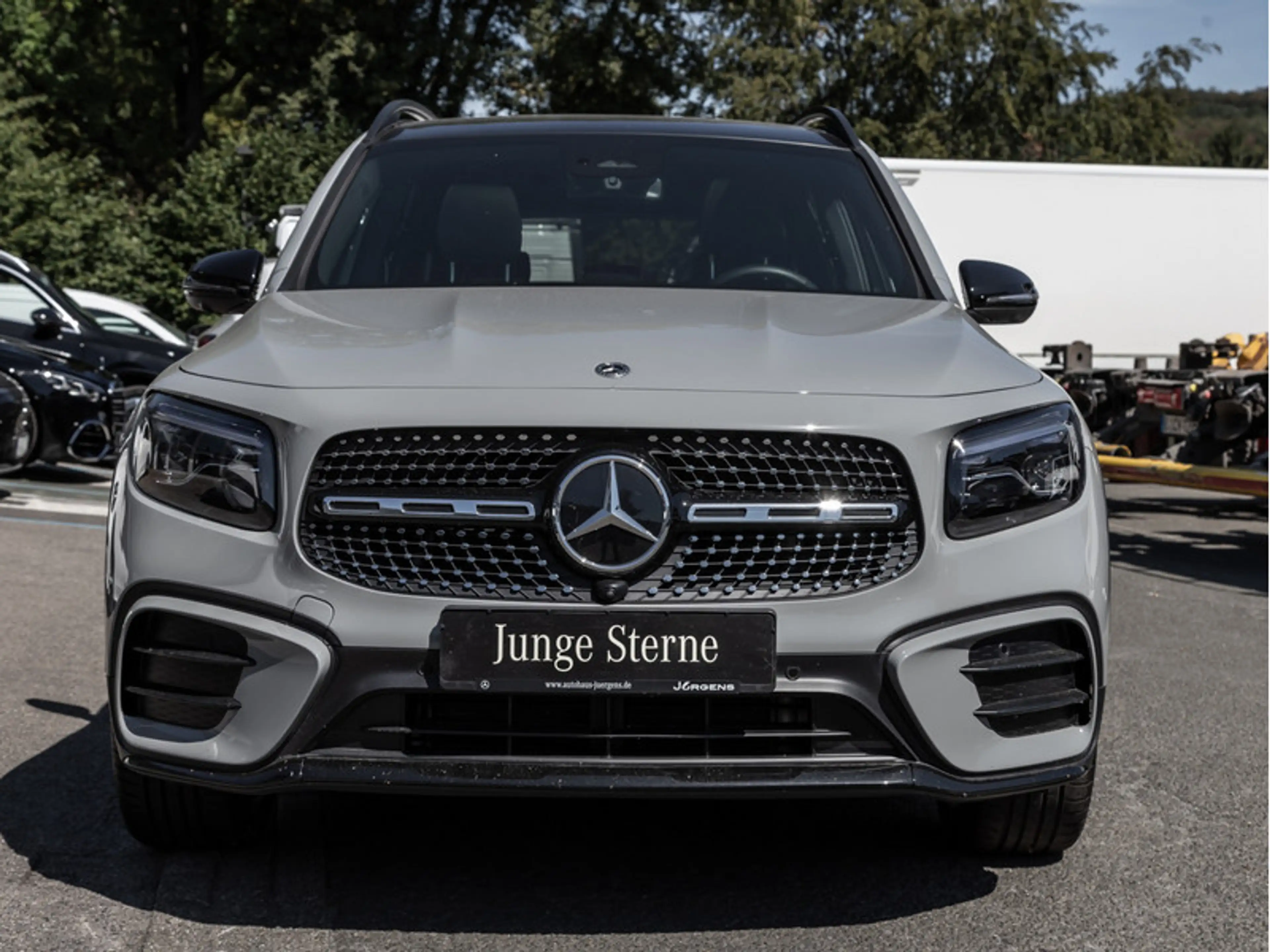 Mercedes-Benz GLB 250 4M AMG-Sport/Pano/AHK/Night/MBeam/Distr — photo 3