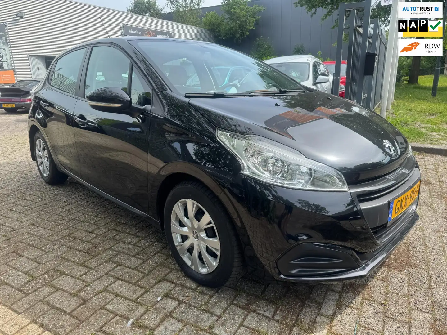 Peugeot 208 1.2 PureTech Active 5 deurs, airco, cruise, elec p Schwarz - 1