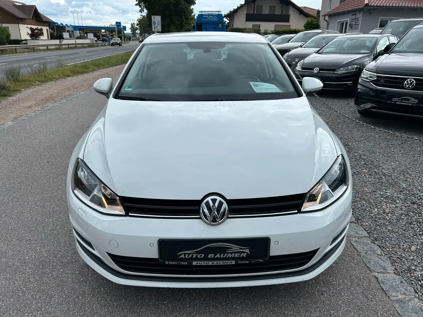 Volkswagen Golf VII Lim. Cup BMT *NAVI* Wit - 2