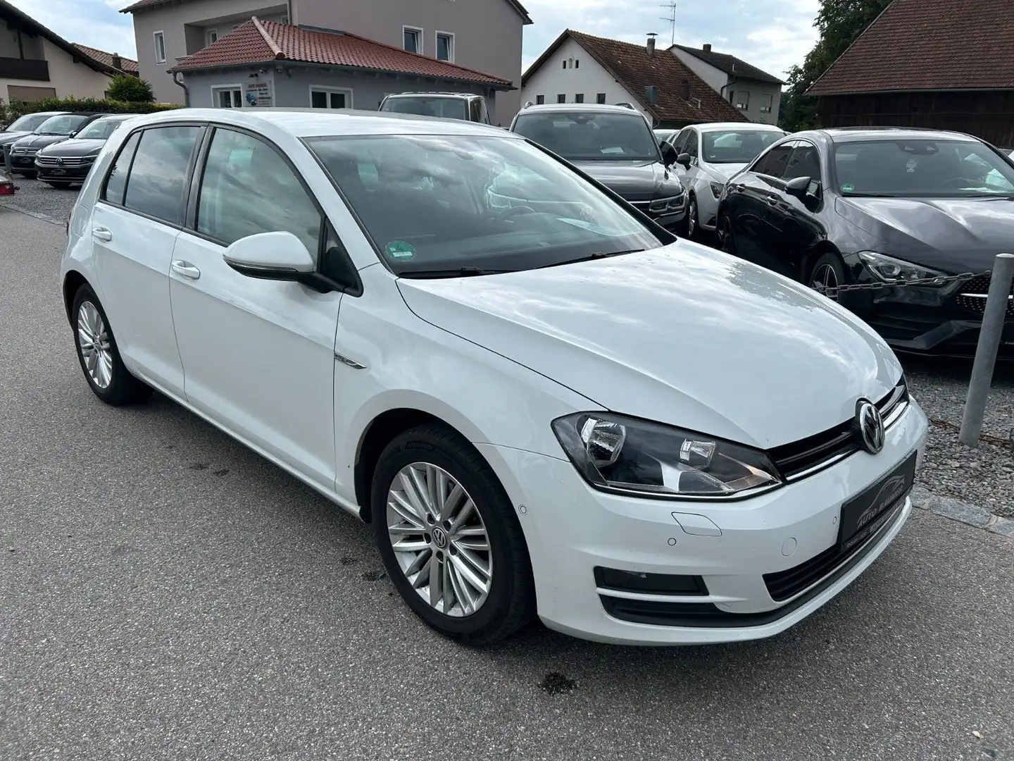Volkswagen Golf VII Lim. Cup BMT *NAVI* Wit - 1