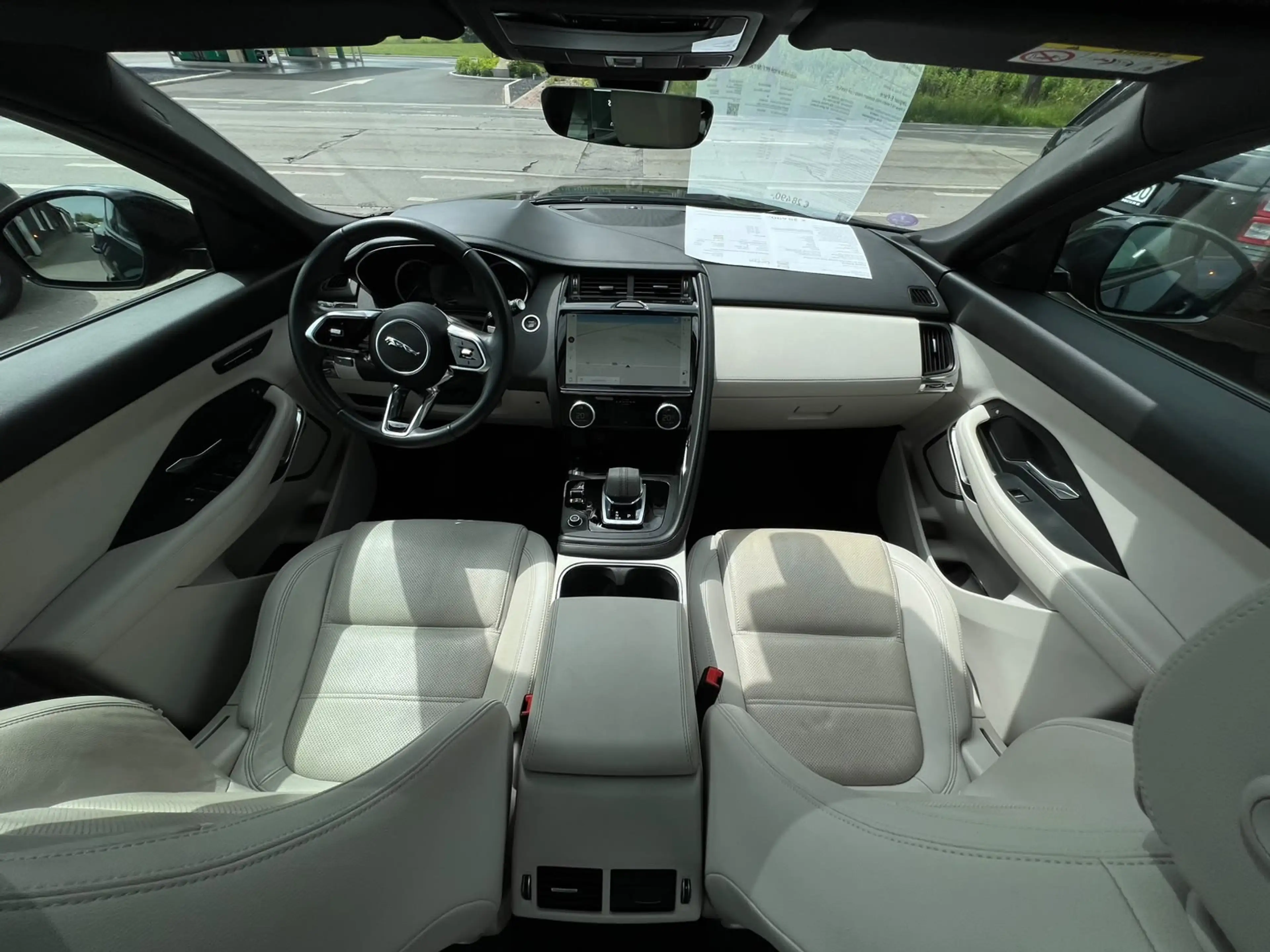 Jaguar E-Pace E-Pace 1.5 T MHEV P160 GARANTI PANO CUIR CARPLAY — photo 9