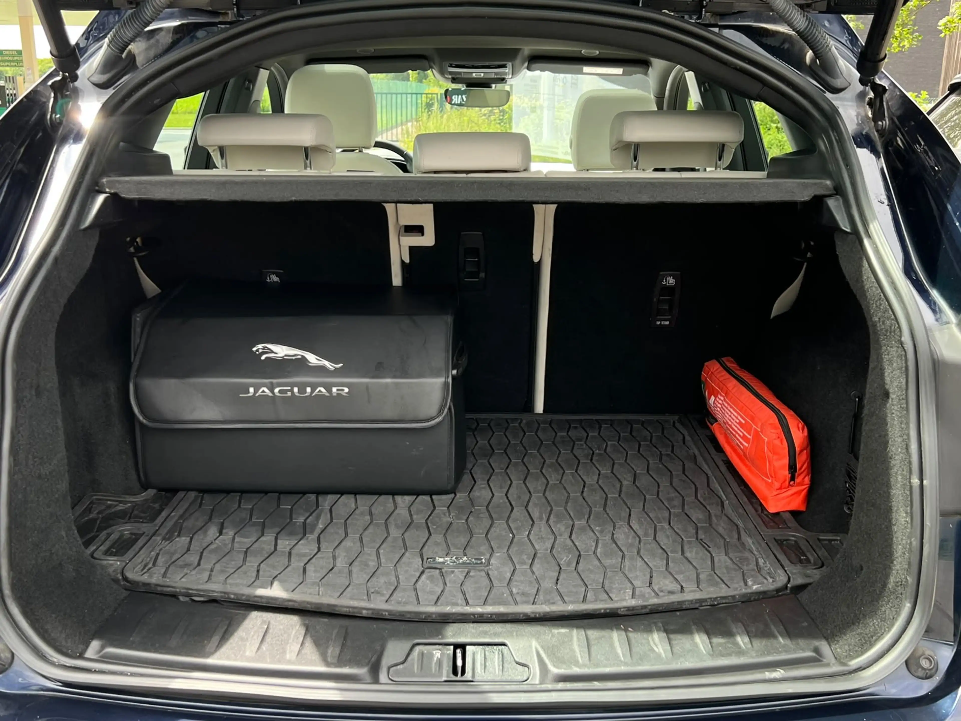 Jaguar E-Pace E-Pace 1.5 T MHEV P160 GARANTI PANO CUIR CARPLAY — photo 13