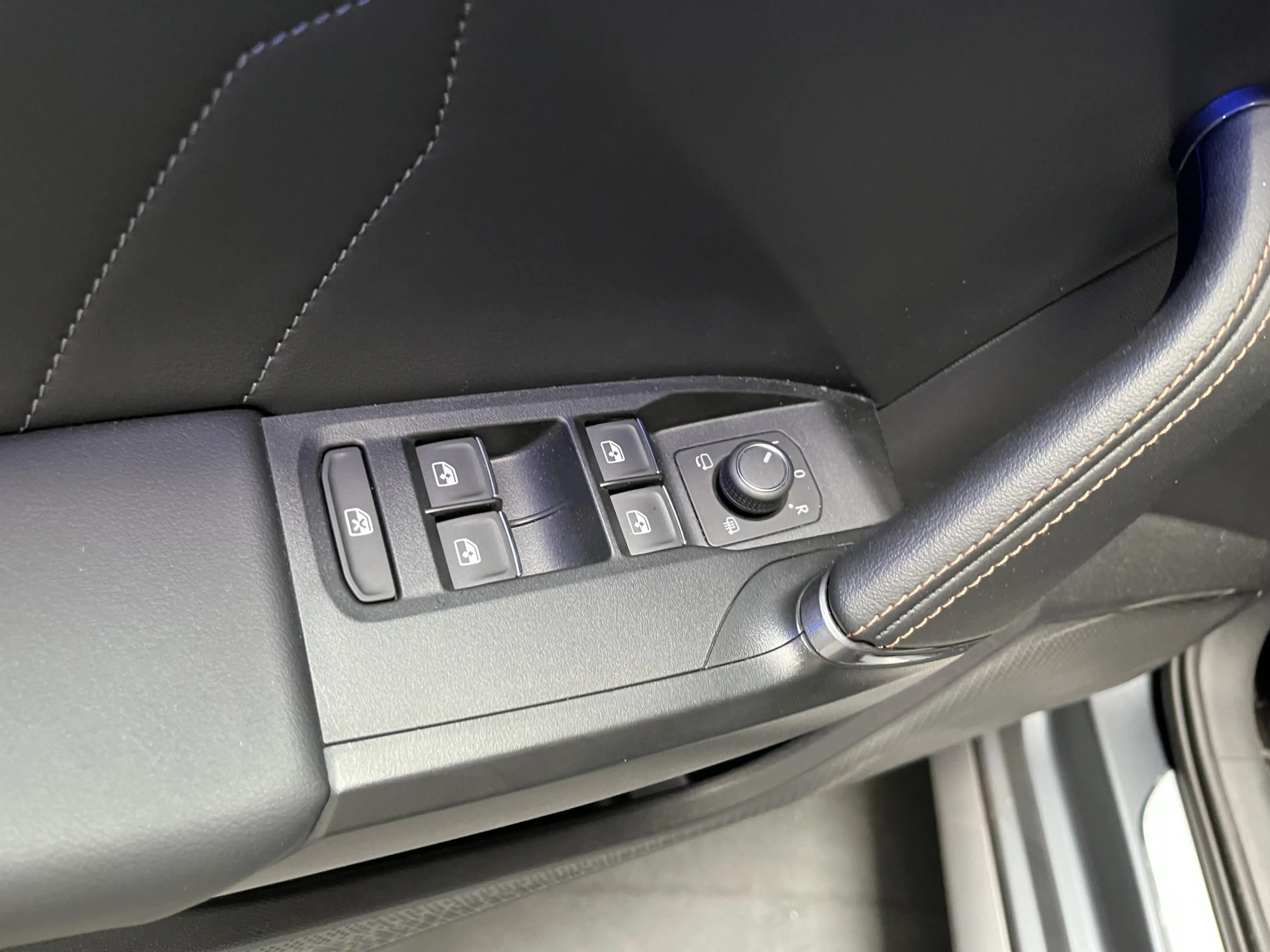 CUPRA Leon 1.4 e-Hybrid VZ Black Edition / AUTOMAAT/ 245 PK/ — photo 7