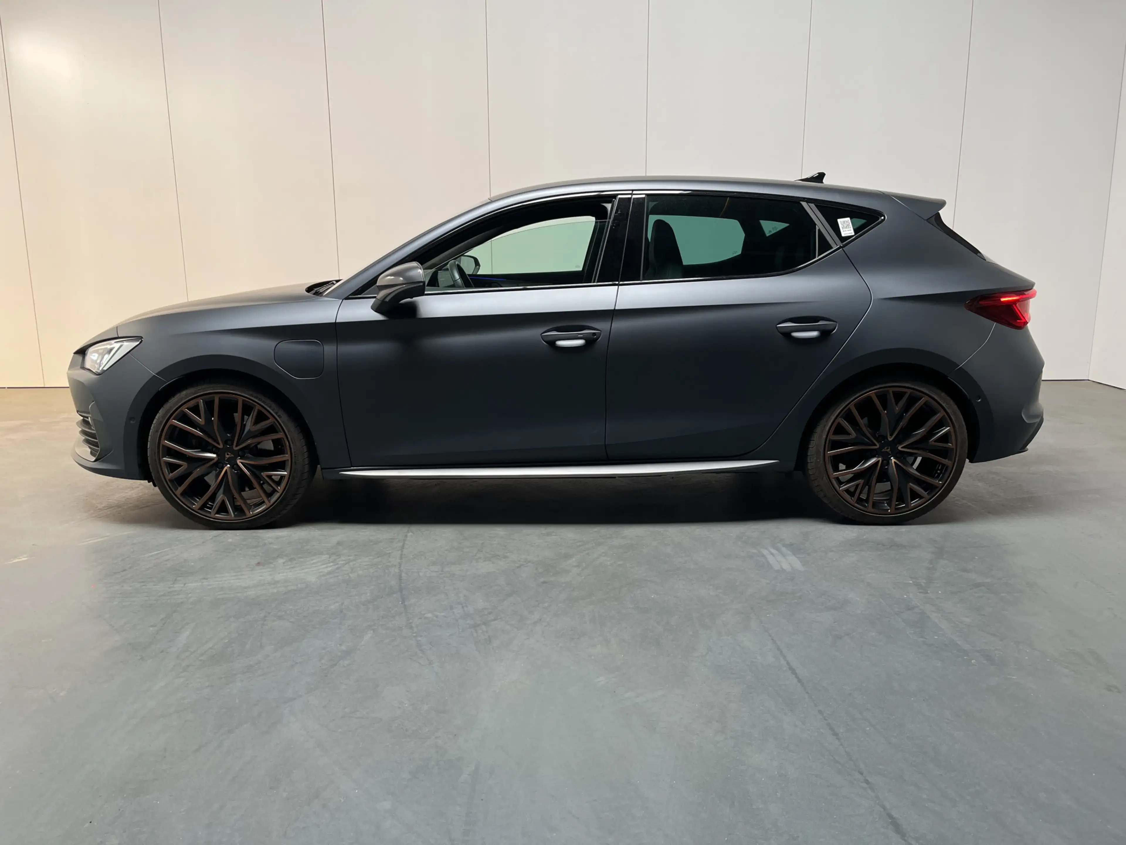 CUPRA Leon 1.4 e-Hybrid VZ Black Edition / AUTOMAAT/ 245 PK/ — photo 2
