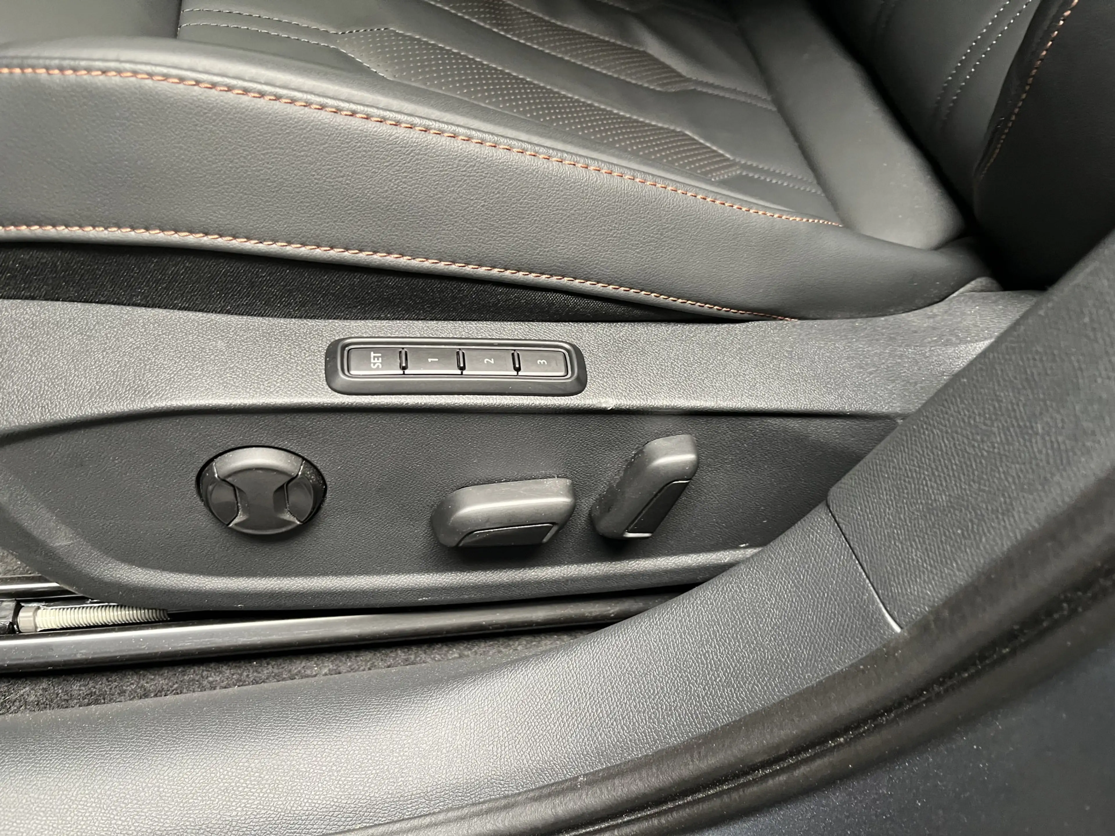 CUPRA Leon 1.4 e-Hybrid VZ Black Edition / AUTOMAAT/ 245 PK/ — photo 8