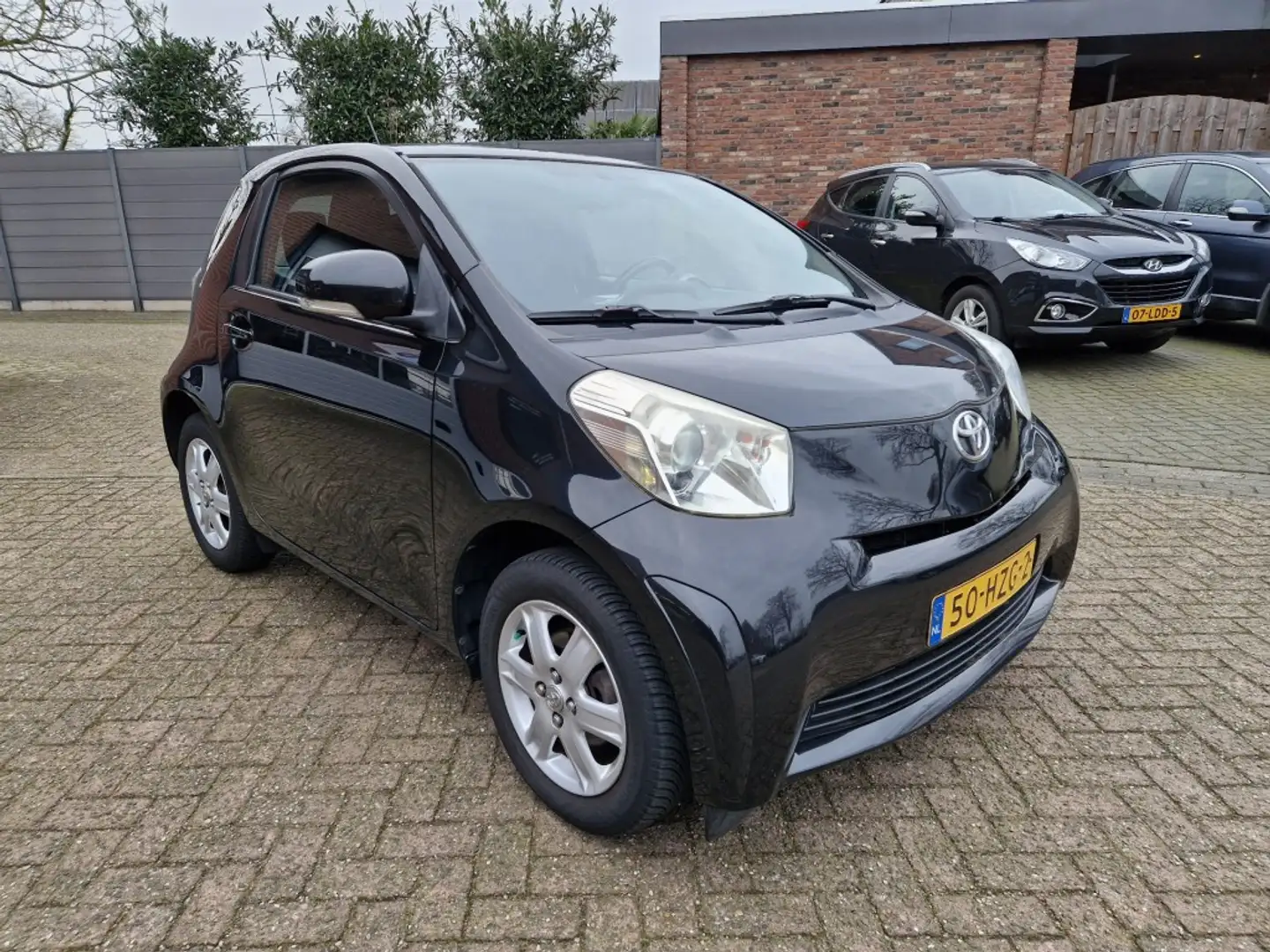 Toyota iQ 1.0 VVT-i Comfort Automaat /CVT Airco NL-auto Zwart - 2