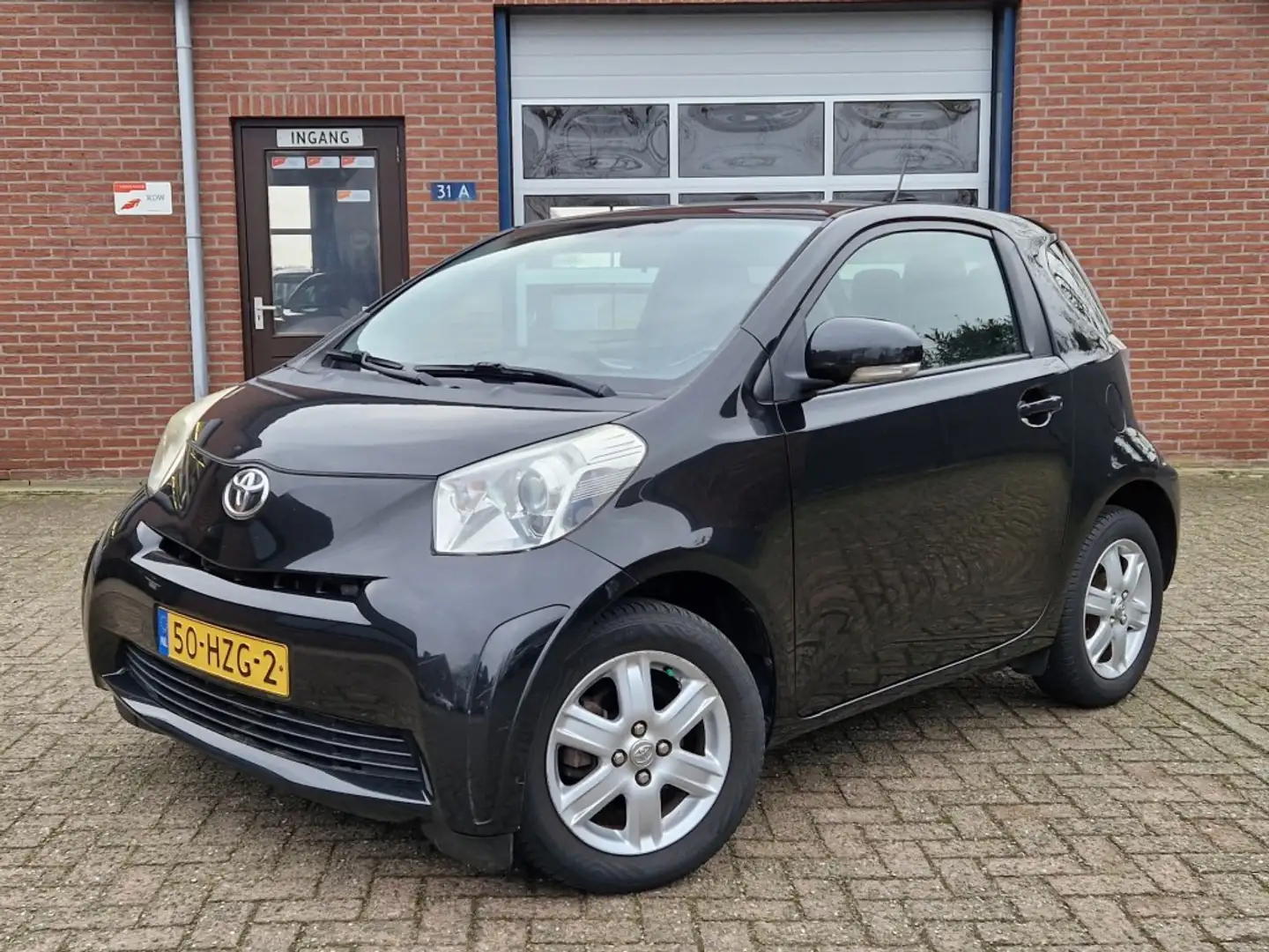 Toyota iQ 1.0 VVT-i Comfort Automaat /CVT Airco NL-auto Zwart - 1