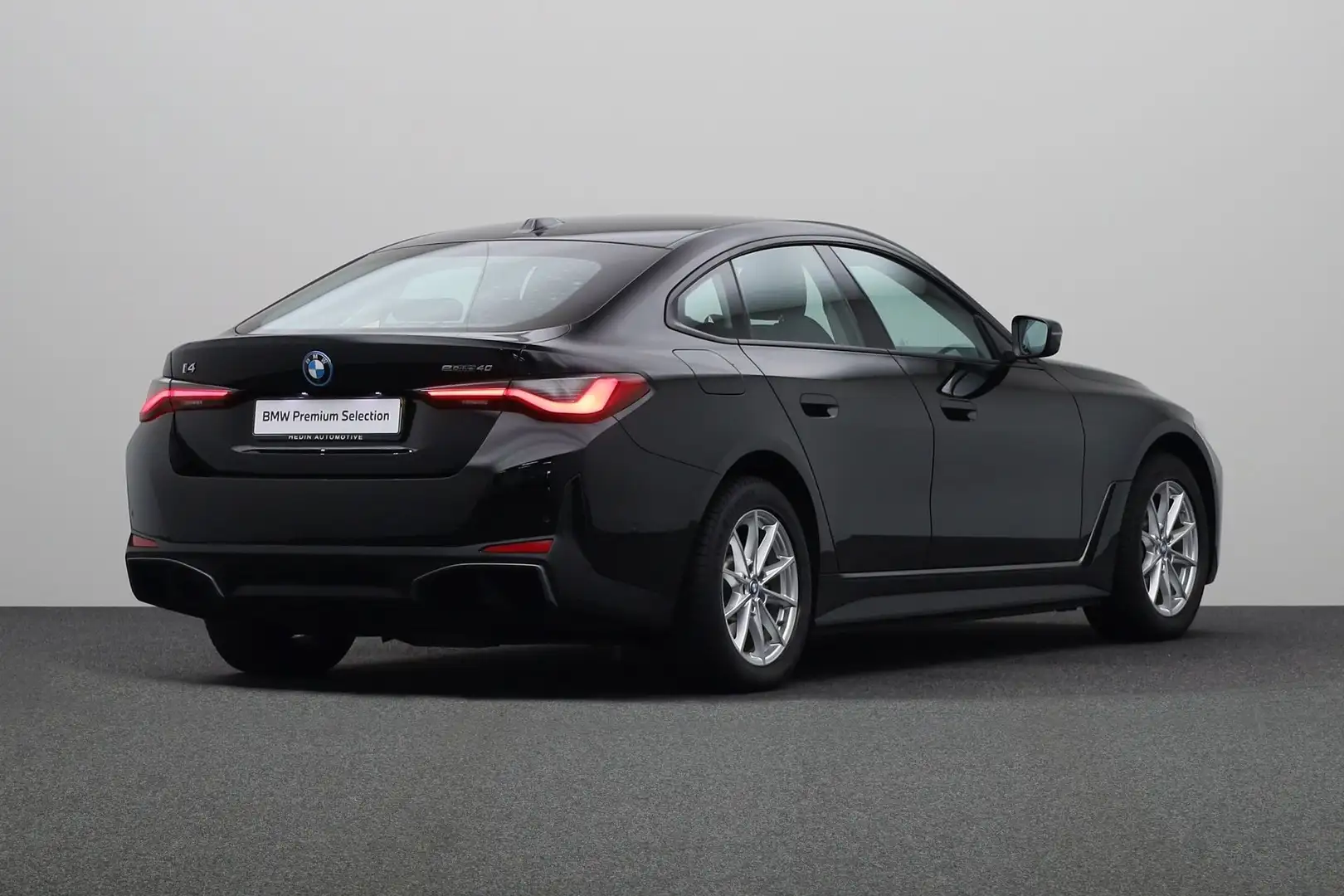 BMW i4 eDrive40 84 kWh | Achteruitrijcamera | DAB | BMW W Zwart - 2