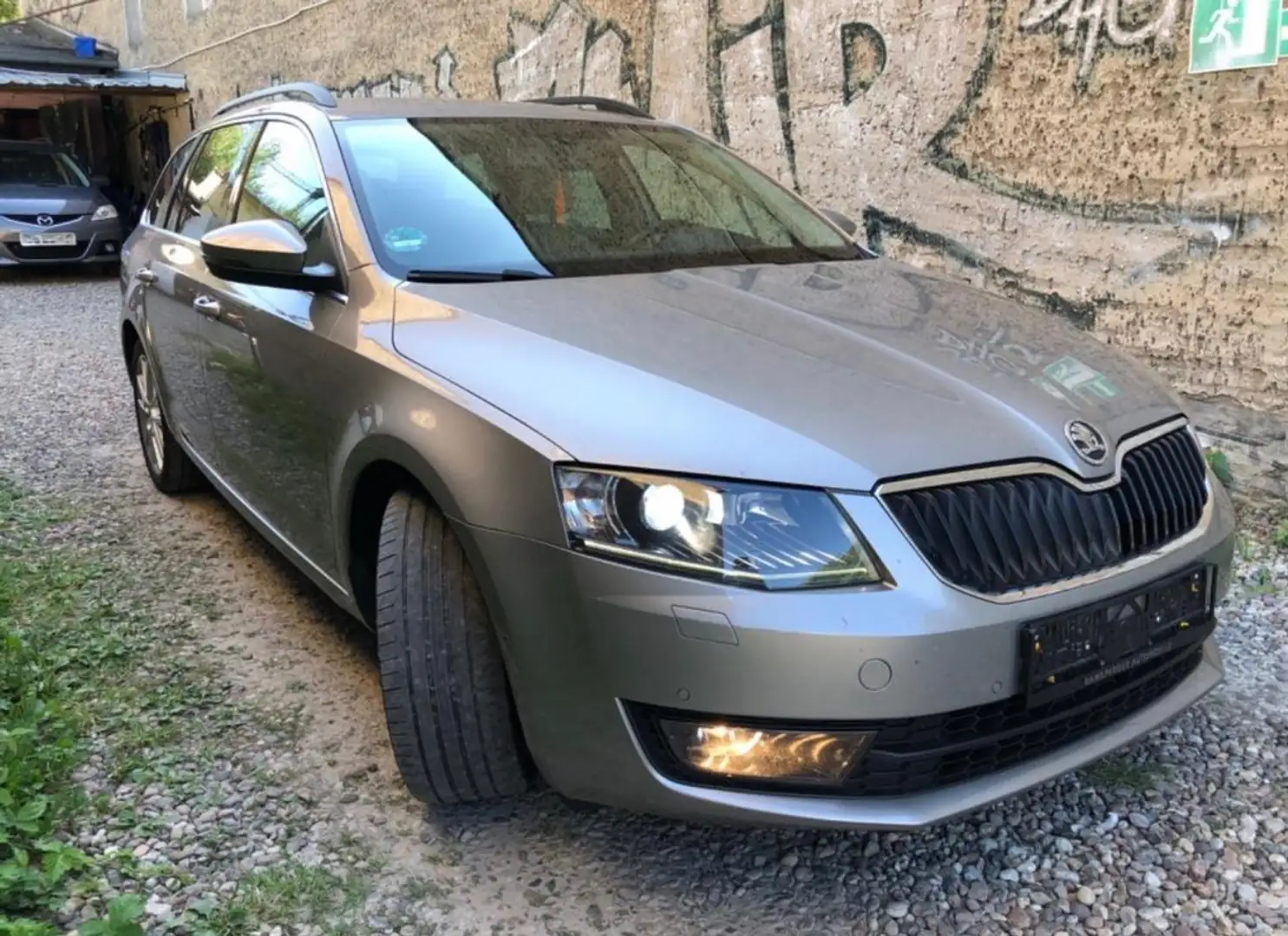 Skoda Octavia Estate car 1.6 Beige - 1