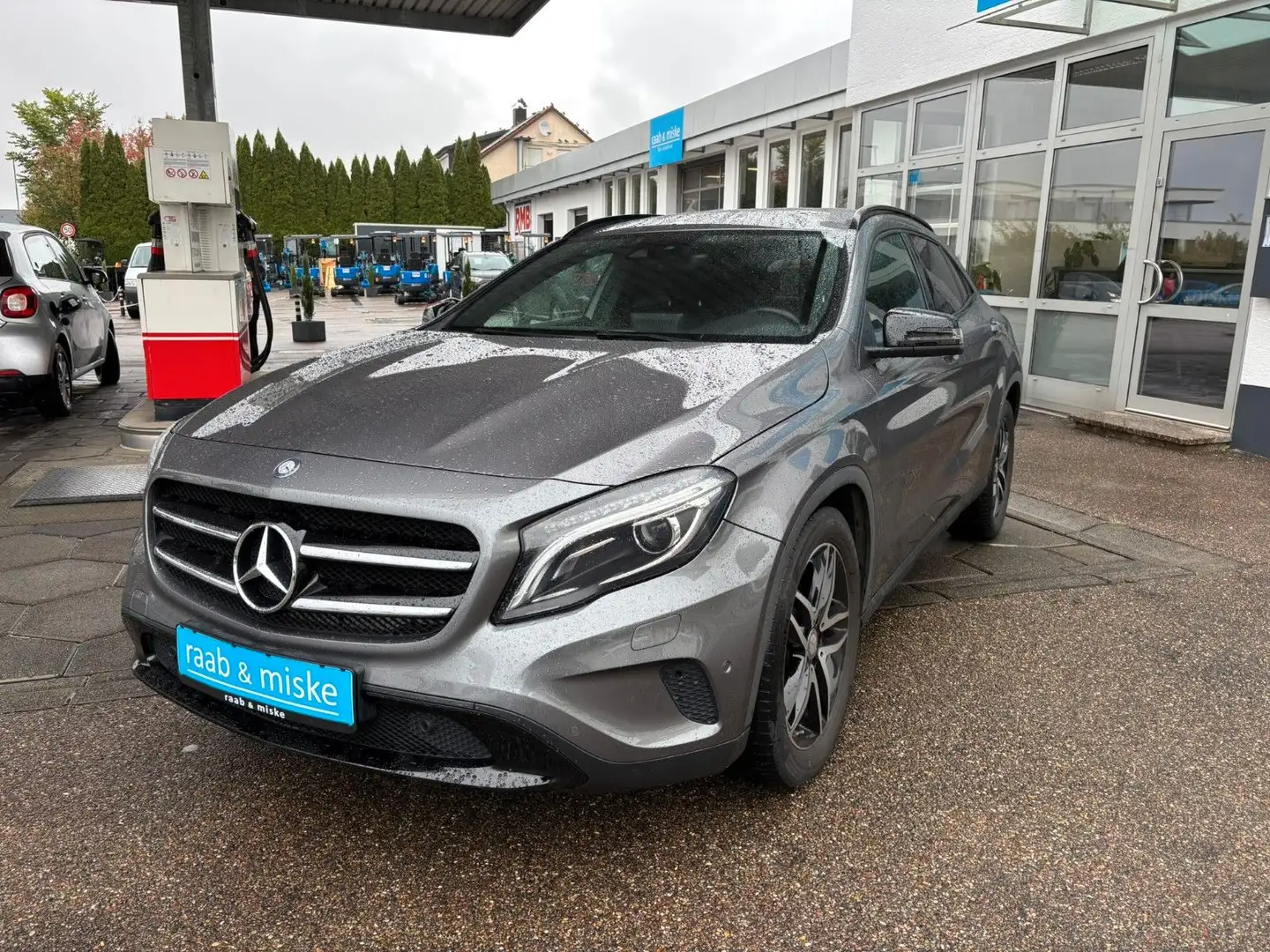 Mercedes-Benz GLA 200 Urban *Xenon/Kamera/Navi/Night Paket* Gris - 2