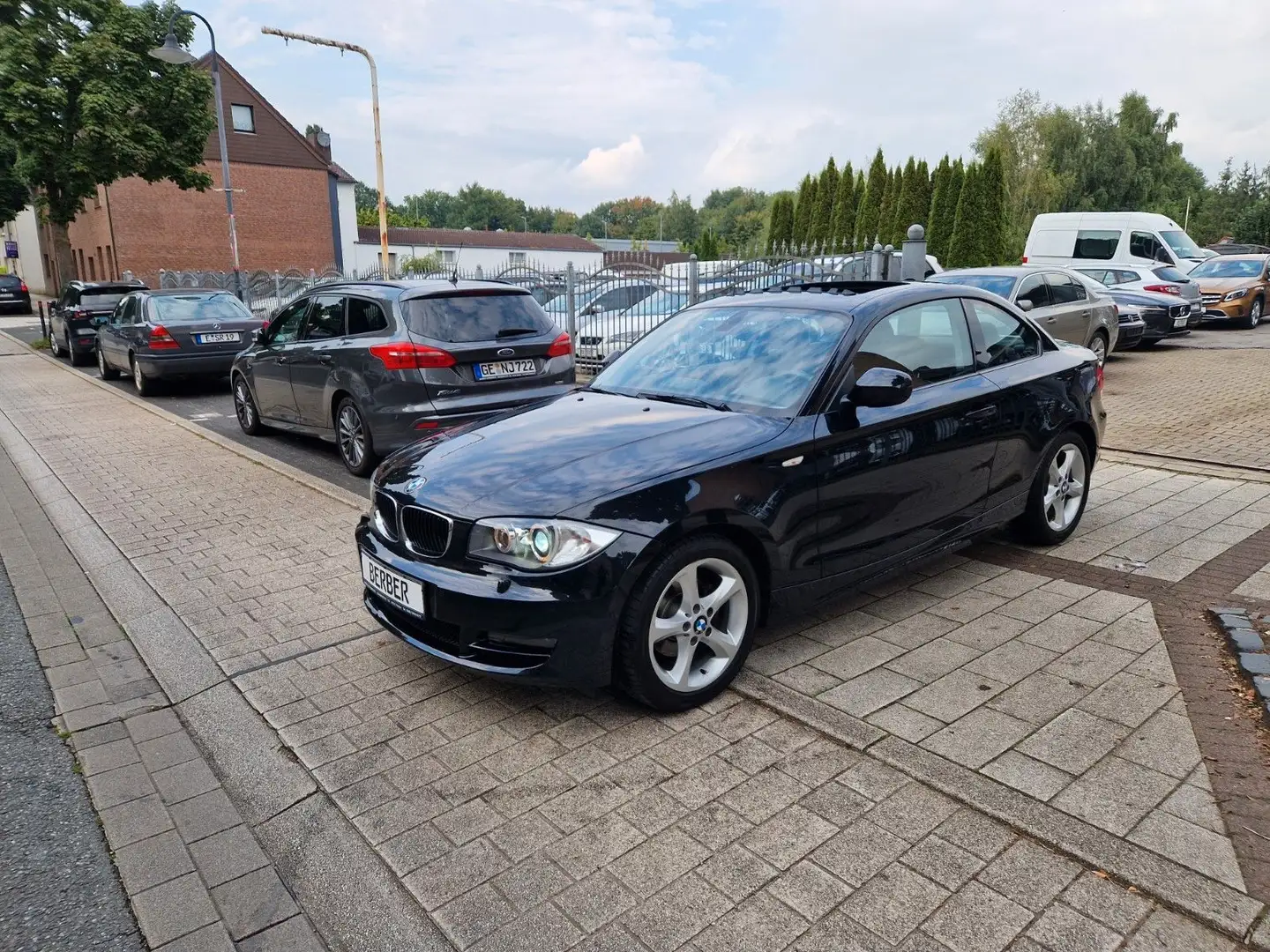 BMW 118 d Coupe*2.HD*Xenon*Navi*SD*SHZ*Klimaaut*PDC* Schwarz - 1