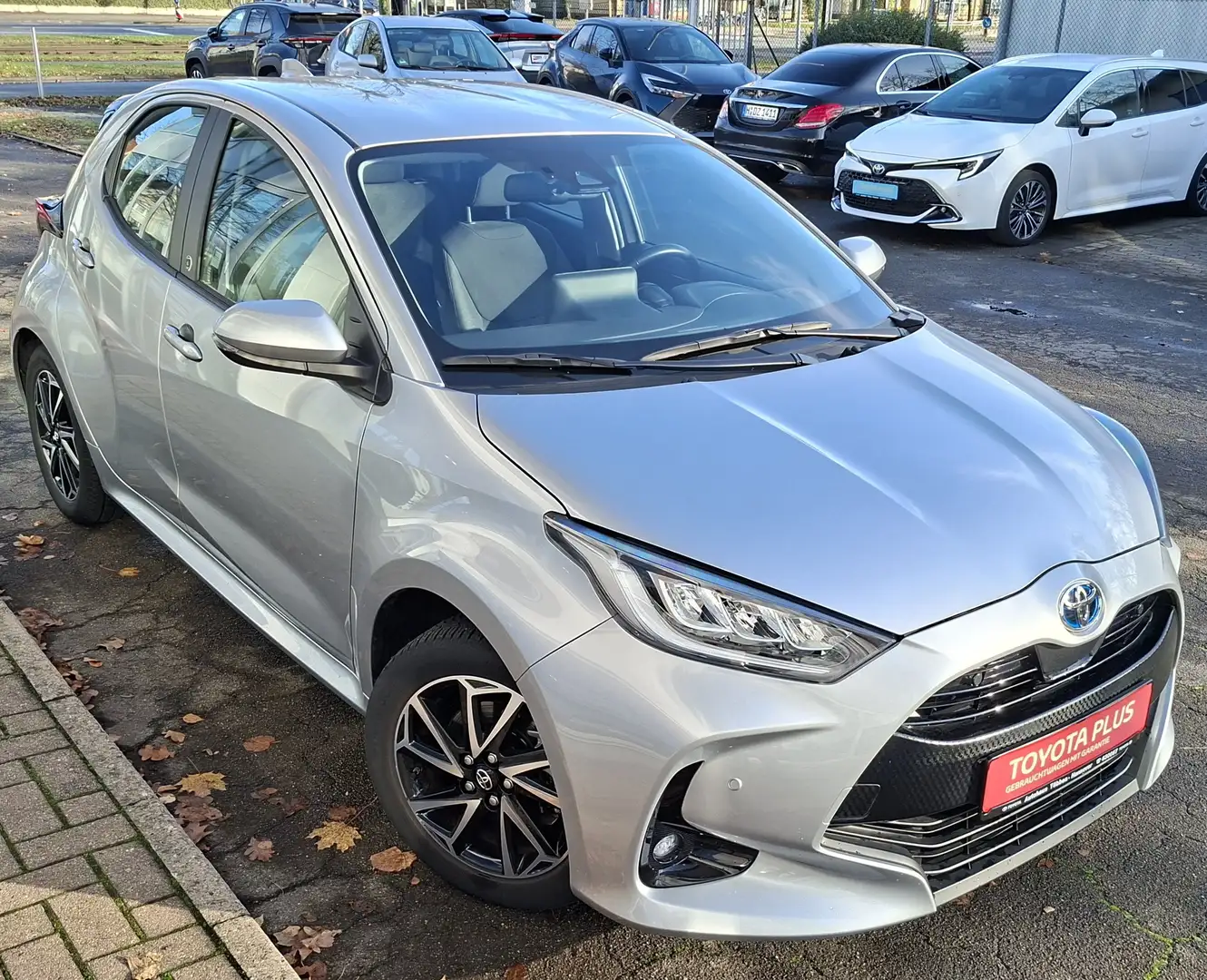 Toyota Yaris Hybrid Team D+Safety P.+Comfort P.+Ganzjahresrei. Argent - 2