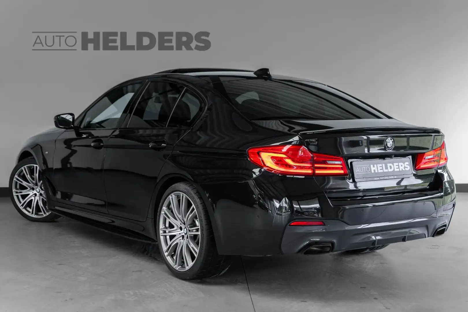 BMW 530 5-serie 530i 252 PK Executive M-pakket Pano HuD AC Zwart - 2