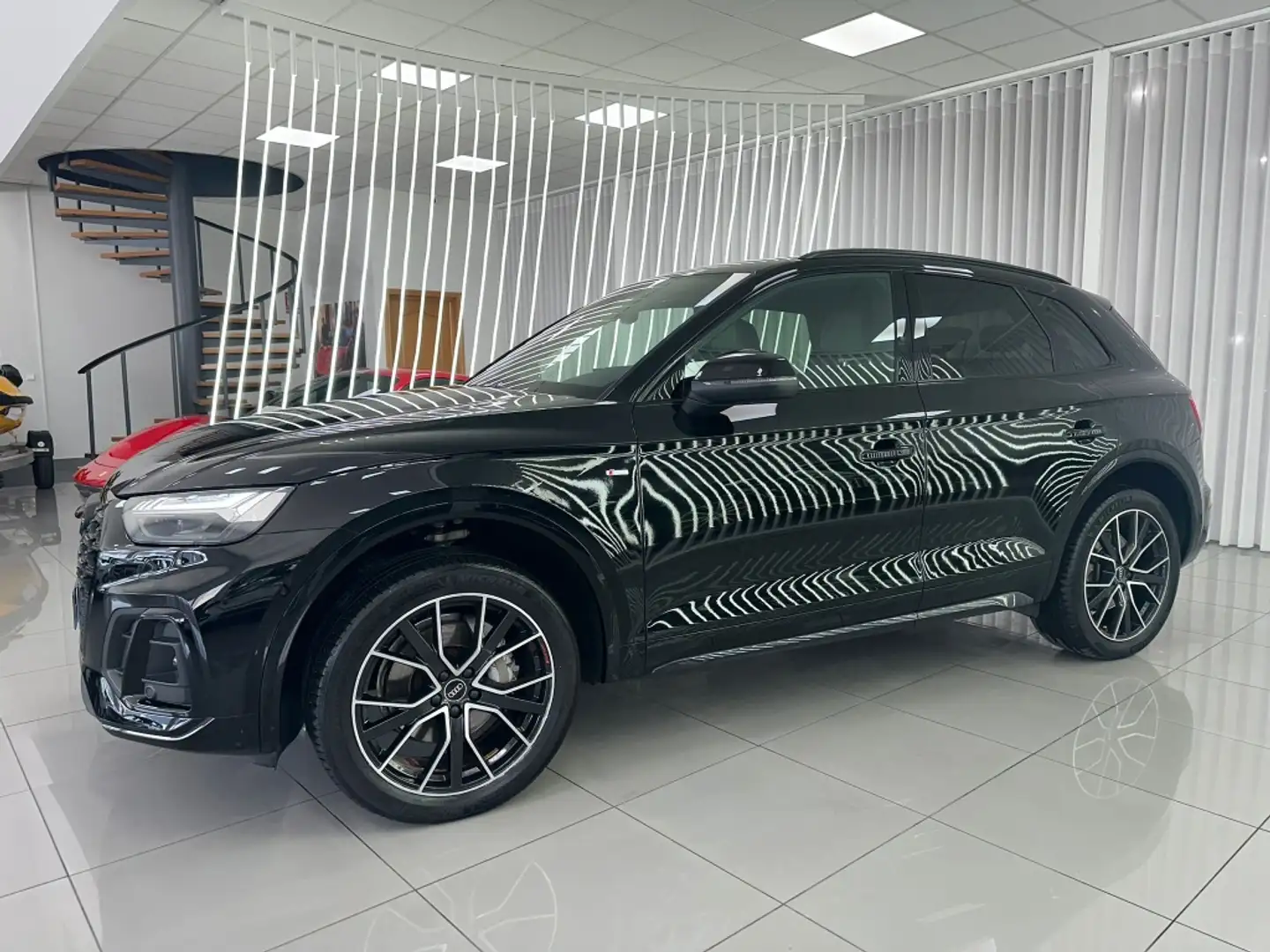 Audi Q5 40 TDI quattro-ultra Black line S tronic 150kW Zwart - 2