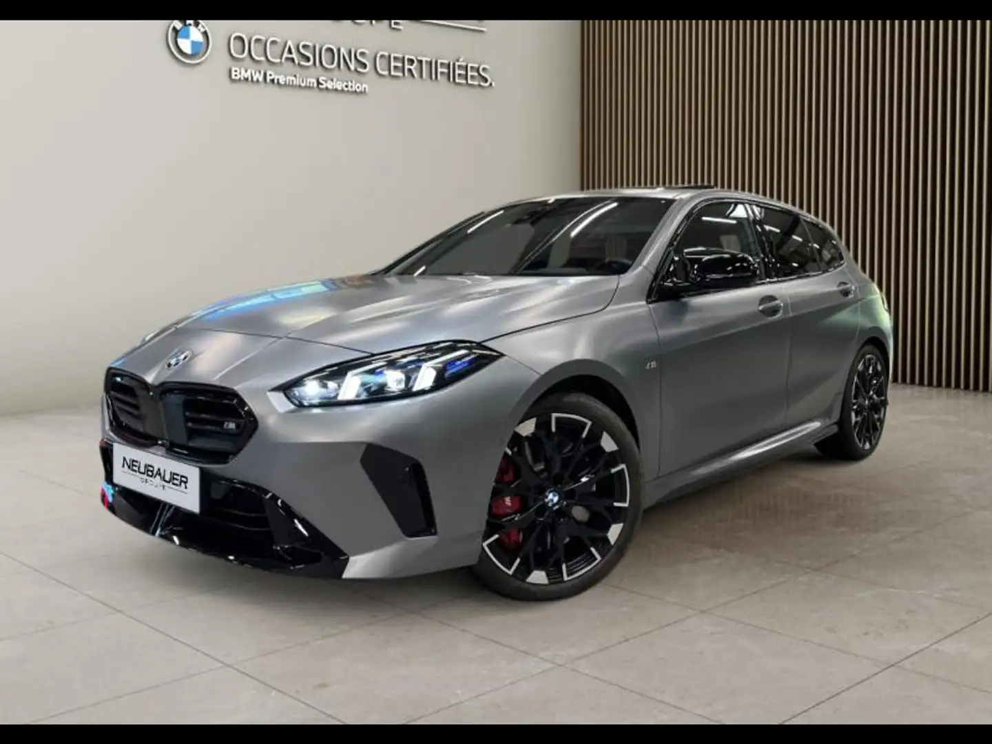 BMW 135 M135A xDrive 300ch M Performance Grijs - 1