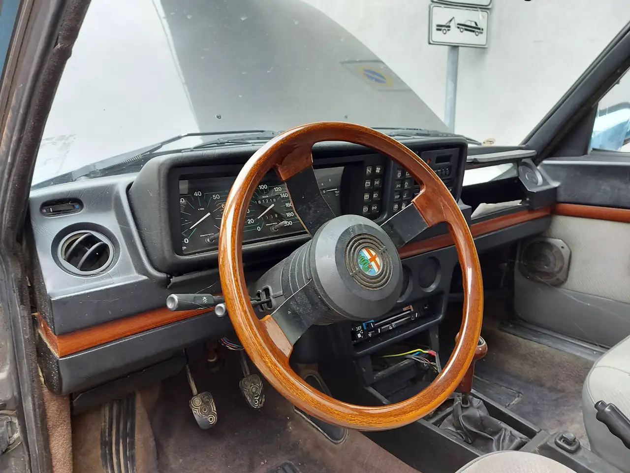 Alfa Romeo Alfetta 2.0i Quadrifoglio Oro, foto 6