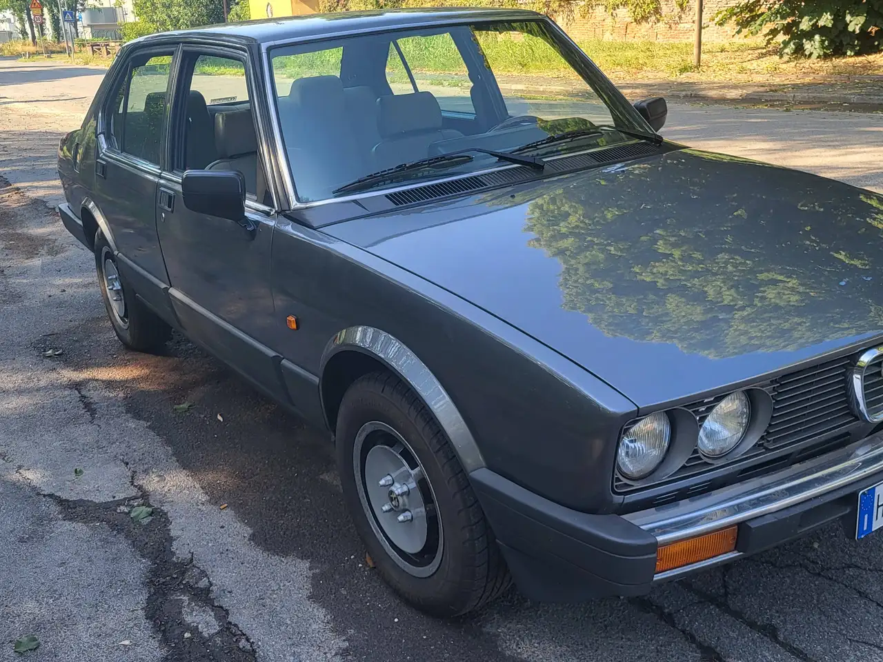 Alfa Romeo Alfetta 2.0i Quadrifoglio Oro, foto 1