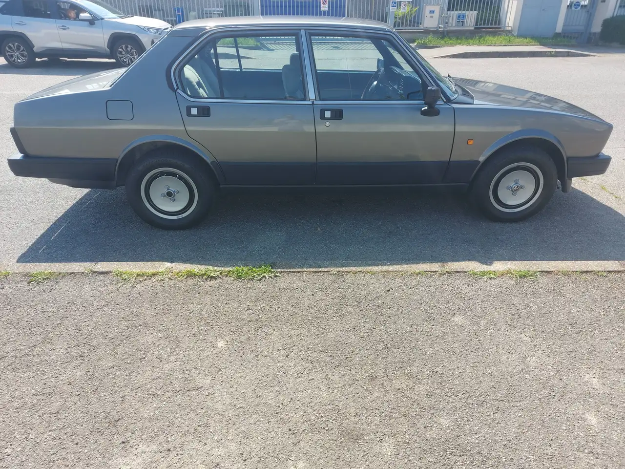 Alfa Romeo Alfetta 2.0i Quadrifoglio Oro, foto 3