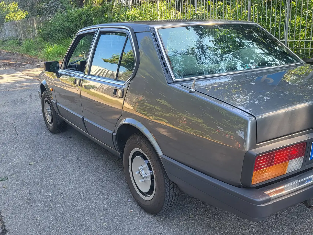 Alfa Romeo Alfetta 2.0i Quadrifoglio Oro, foto 2