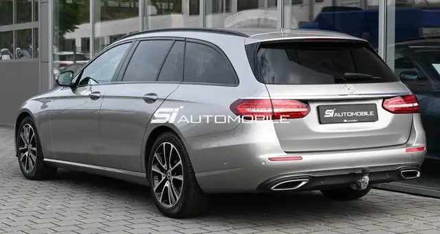 Mercedes-Benz E-Class view 3