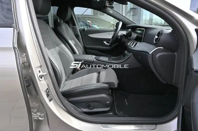 Mercedes-Benz E-Class view 12