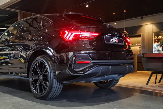 Audi Q3 view 12