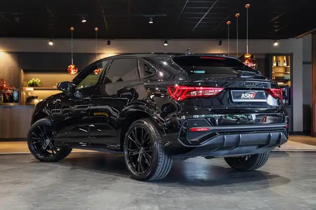 Audi Q3 view 3