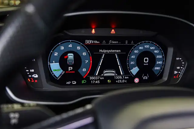 Audi Q3 view 15
