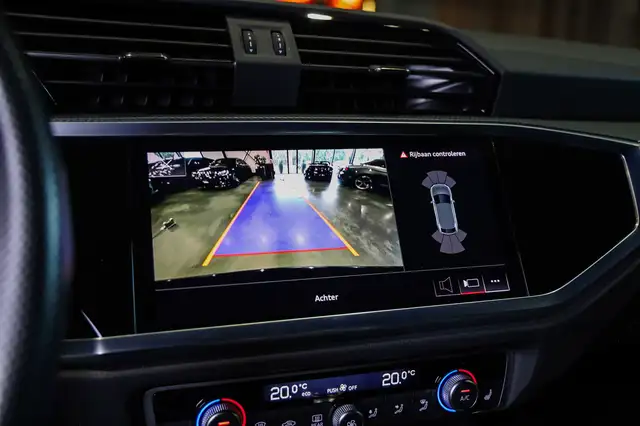 Audi Q3 view 21