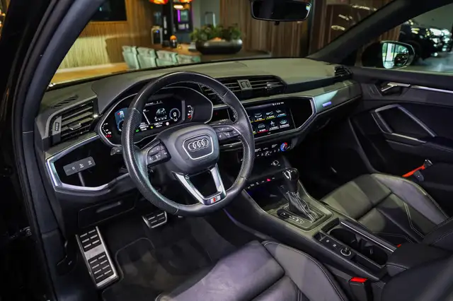 Audi Q3 view 13