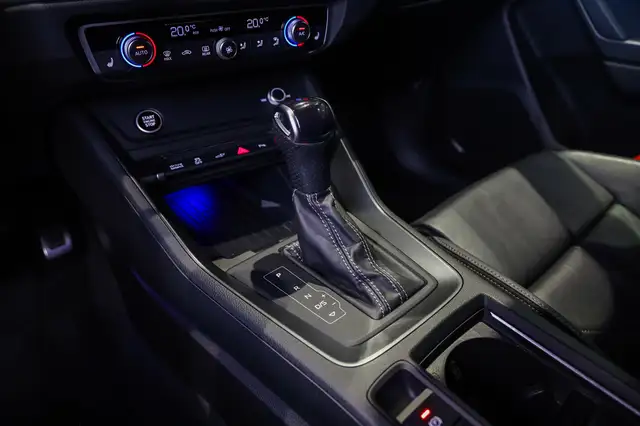 Audi Q3 view 23