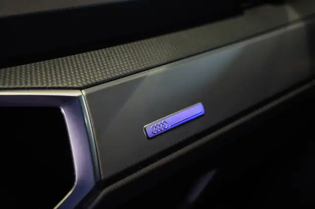 Audi Q3 view 19