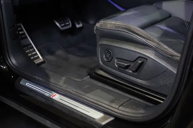 Audi Q3 view 8