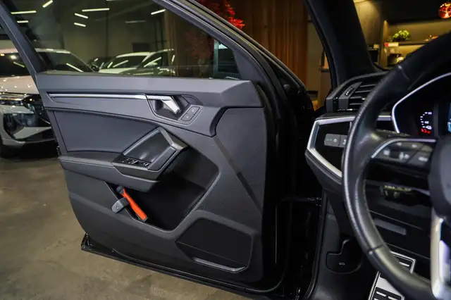 Audi Q3 view 27