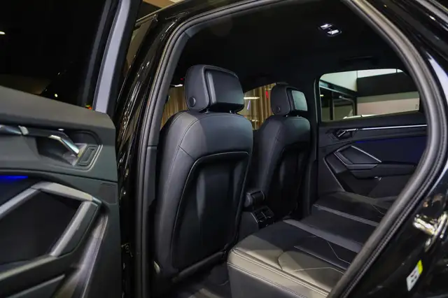 Audi Q3 view 30