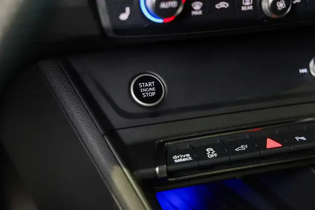 Audi Q3 view 26