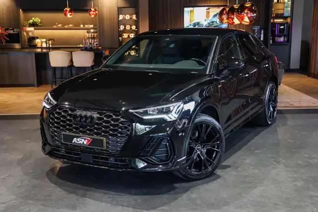Audi Q3 view 9