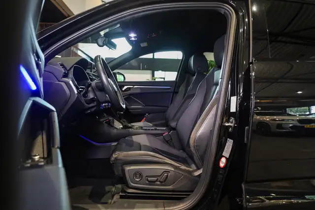 Audi Q3 view 6