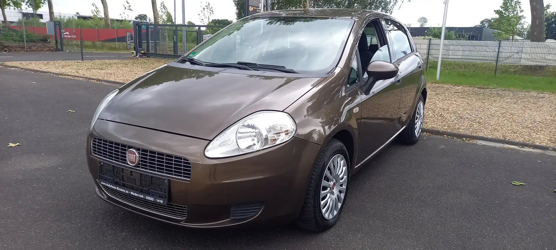Fiat Grande Punto Grande TÜV NEU smeđa - 1