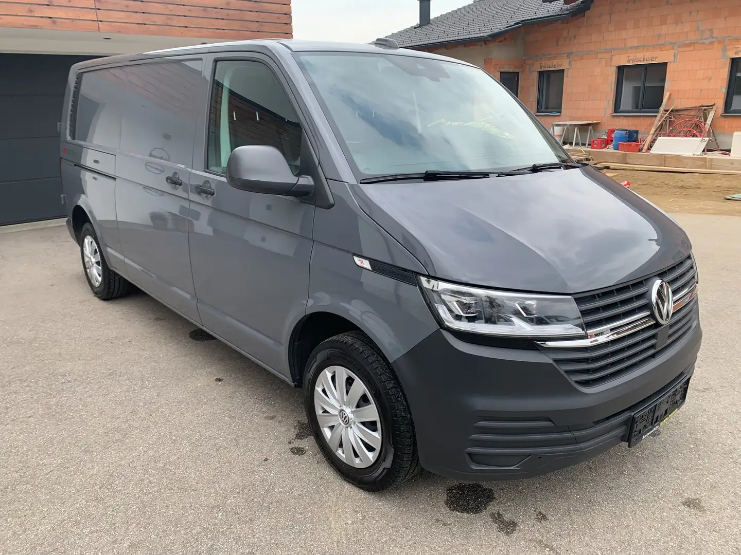 Volkswagen T6.1 Transporter Lang 4-Motion Pickerl+Service Neu Grau - 2
