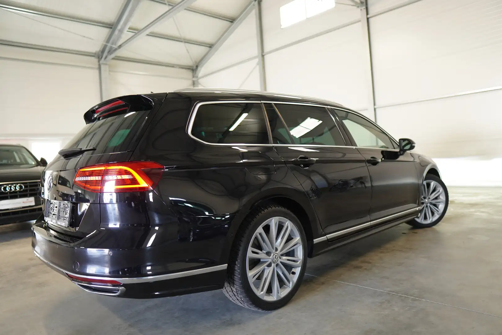 Volkswagen Passat Variant Passat Variant Highline 1,5 TSI DSG R-Line VOLL Schwarz - 2