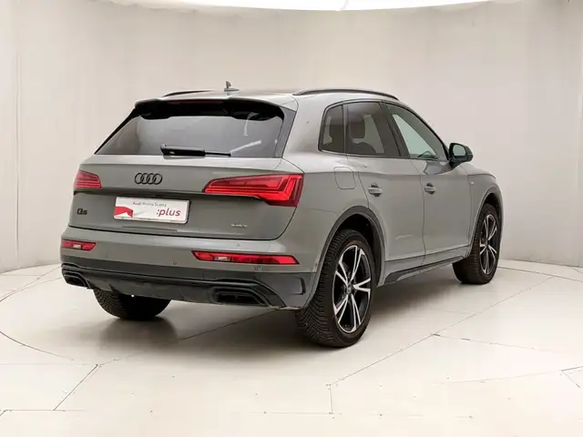 Audi Q5 view 2
